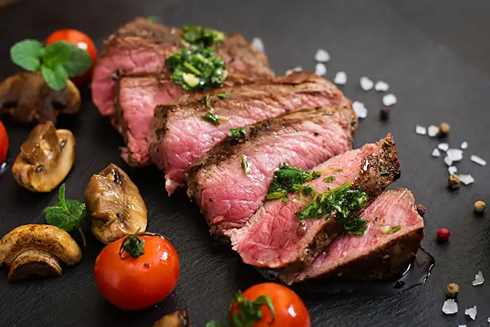 Entrecote-braten-perfekt-mit-gemuese Entrecote braten - perfekt gebratenes medium-rare Steak mit Kräutern und gegrilltem Gemüse